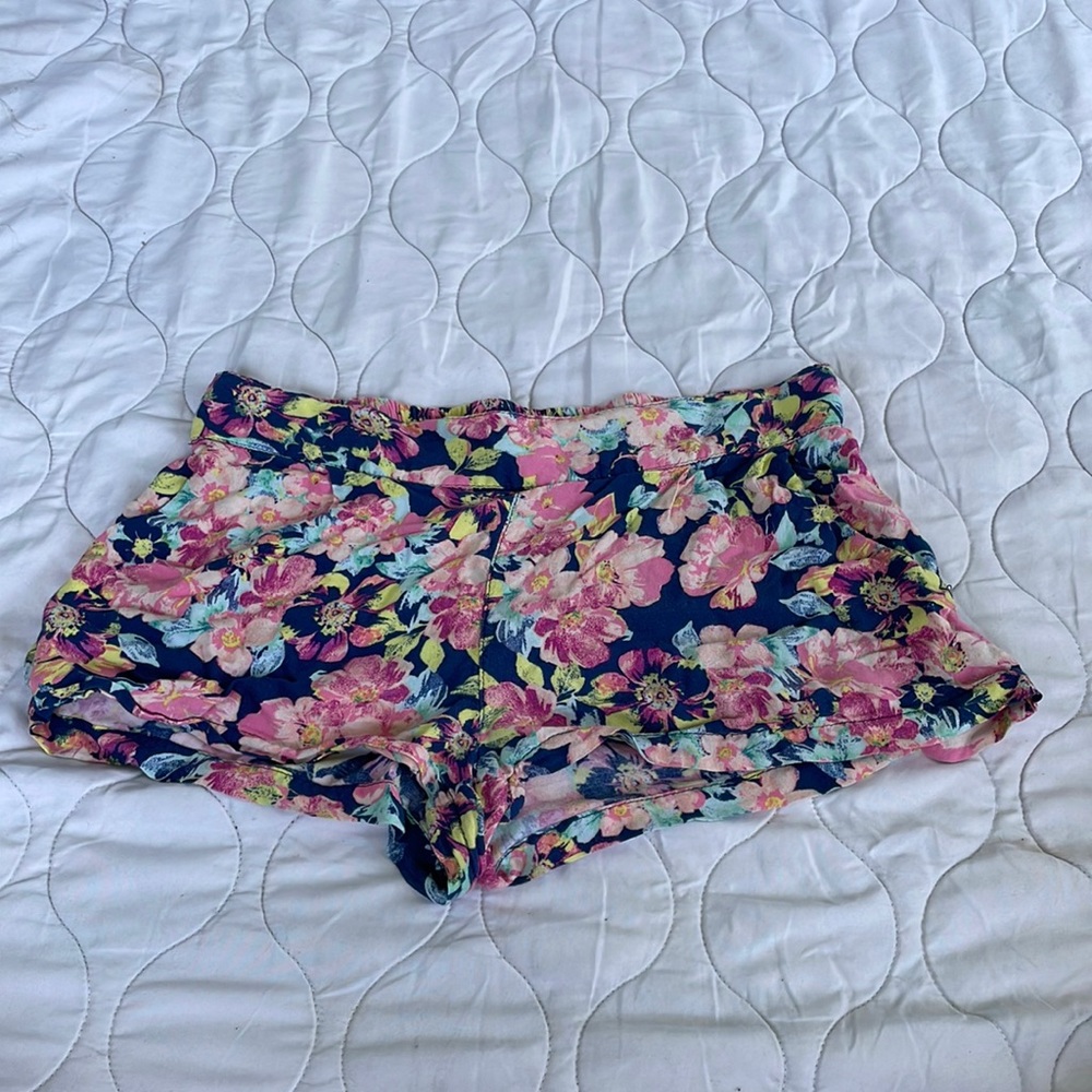 Flower print lounge shorts